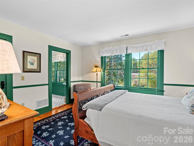 300 Ivy Terrace Drive, Saluda, NC 28773