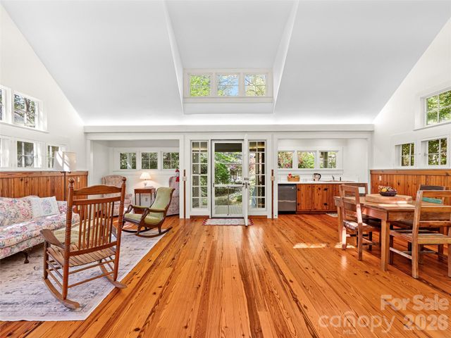300 Ivy Terrace Drive, Saluda, NC 28773