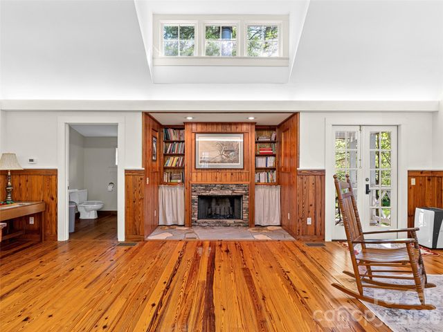 300 Ivy Terrace Drive, Saluda, NC 28773