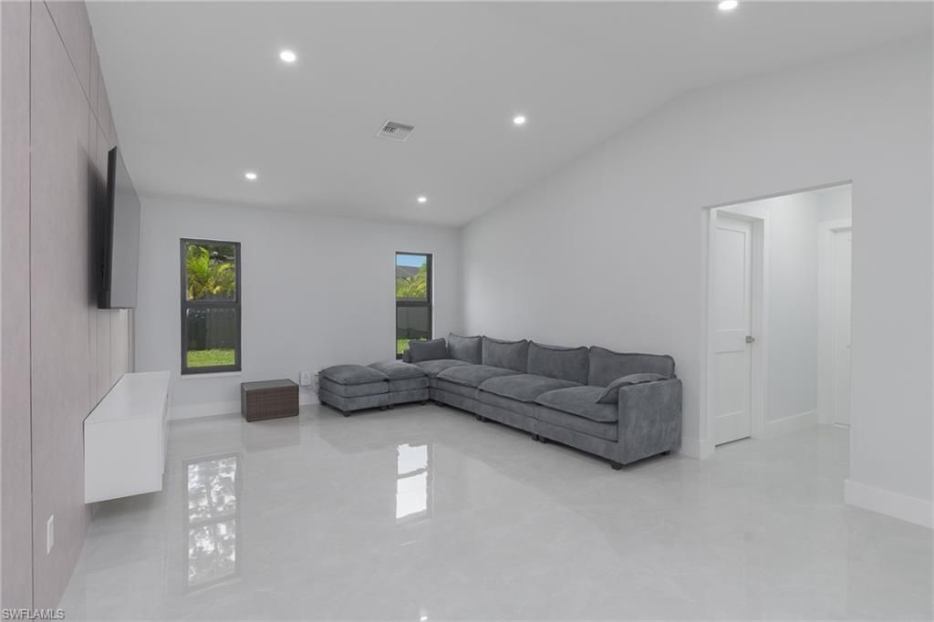 Image 10 of property listing at 233 11th TER, Cape Coral, FL 33993