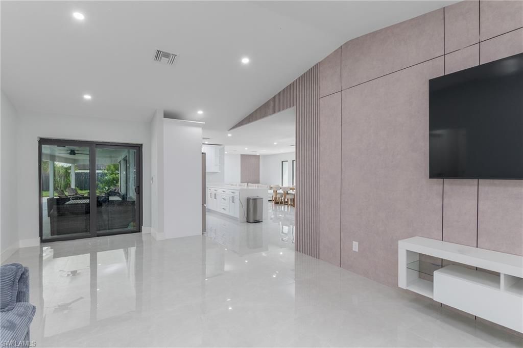 Image 11 of property listing at 233 11th TER, Cape Coral, FL 33993