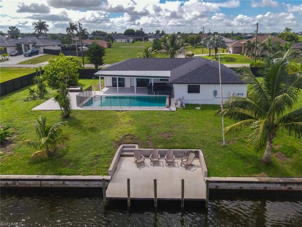 Image 2 of property listing at 233 11th TER, Cape Coral, FL 33993