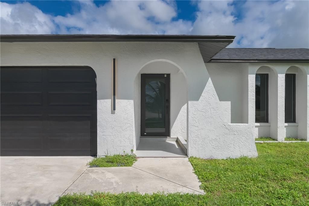 Image 3 of property listing at 233 11th TER, Cape Coral, FL 33993