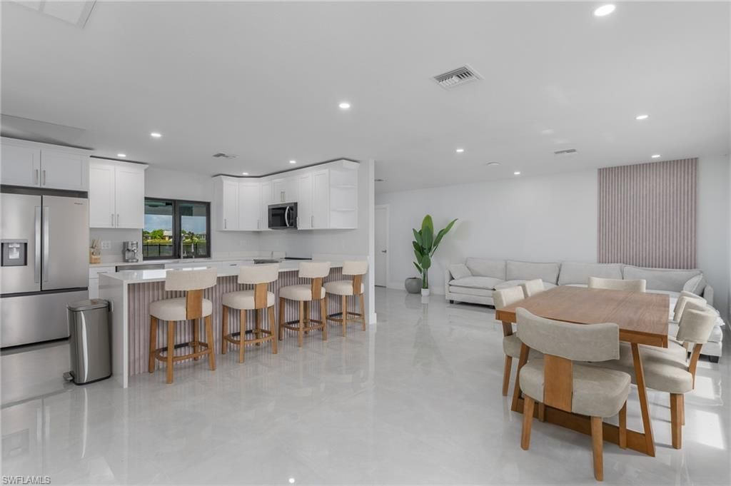 Image 4 of property listing at 233 11th TER, Cape Coral, FL 33993