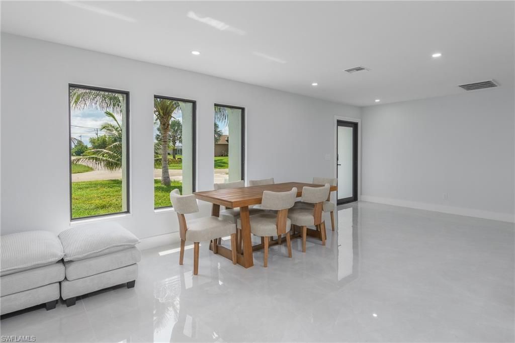 Image 5 of property listing at 233 11th TER, Cape Coral, FL 33993