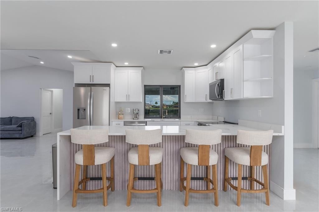 Image 6 of property listing at 233 11th TER, Cape Coral, FL 33993