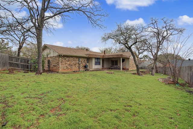 3200 Hickory Court, Bedford, TX 76021