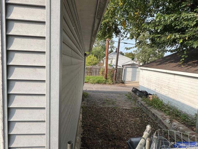 419 Rose Avenue E, Saint Paul, MN 55130