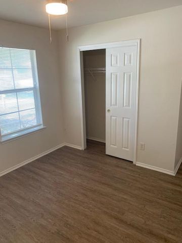 198 Hogan, Kyle, TX 78640