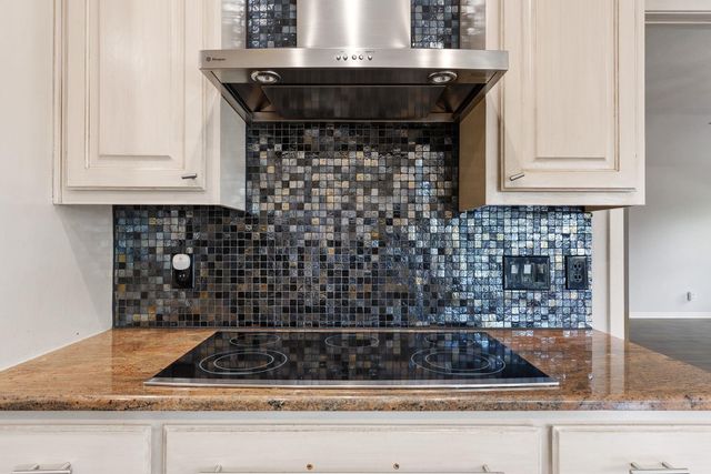 112 Spellbrook LN, Lakeway, TX 78734