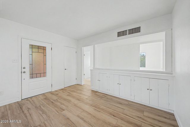 1002 E GLENN Drive, Phoenix, AZ 85020