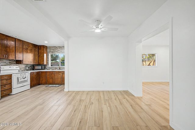 1002 E GLENN Drive, Phoenix, AZ 85020