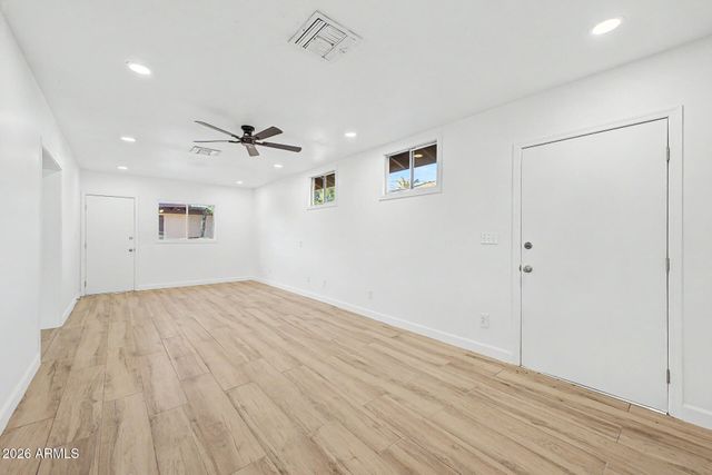 1002 E GLENN Drive, Phoenix, AZ 85020