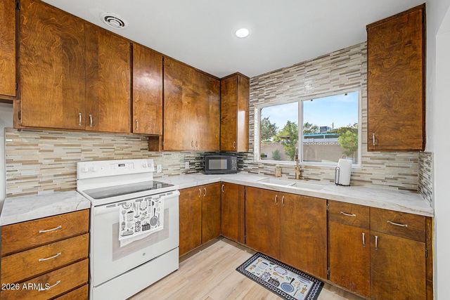 1002 E GLENN Drive, Phoenix, AZ 85020