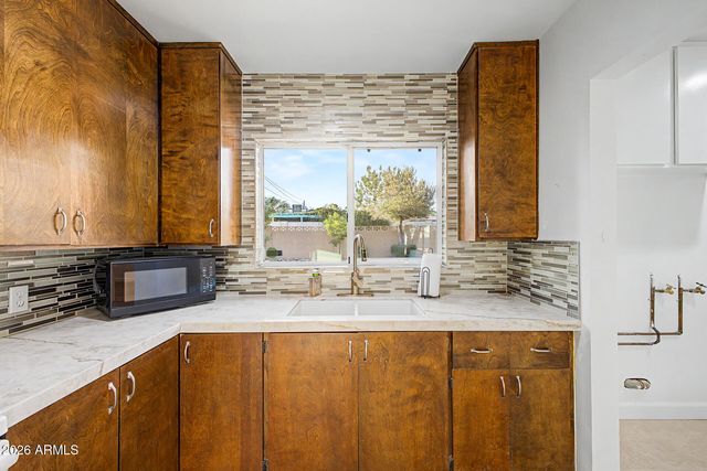 1002 E GLENN Drive, Phoenix, AZ 85020
