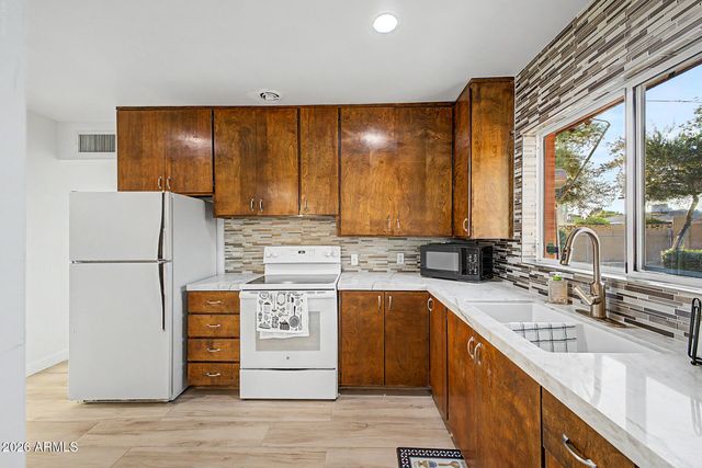1002 E GLENN Drive, Phoenix, AZ 85020