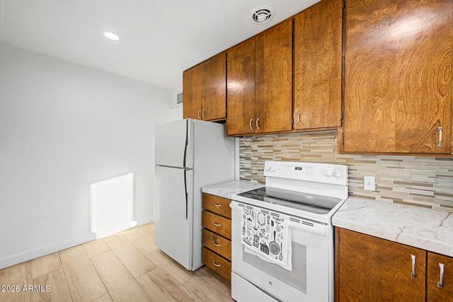 1002 E GLENN Drive, Phoenix, AZ 85020