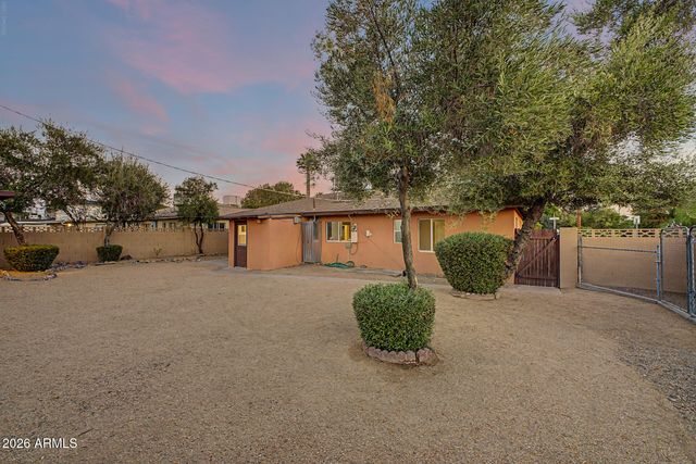 1002 E GLENN Drive, Phoenix, AZ 85020