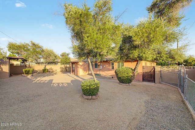 1002 E GLENN Drive, Phoenix, AZ 85020