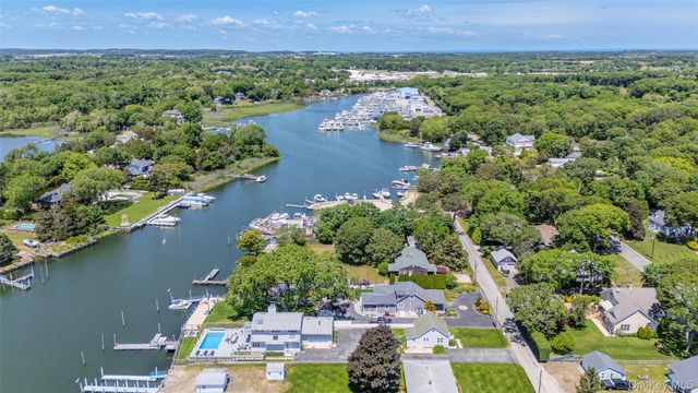 81 Beach Road, Aquebogue, NY 11901