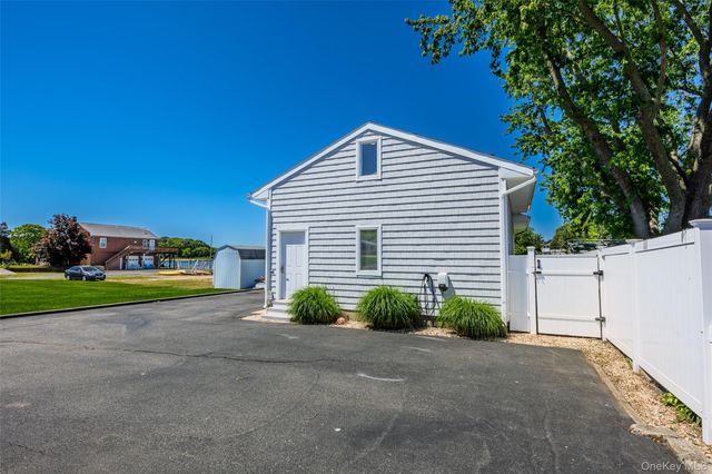 81 Beach Road, Aquebogue, NY 11901