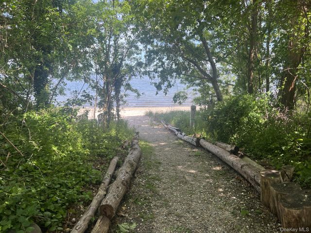 81 Beach Road, Aquebogue, NY 11901