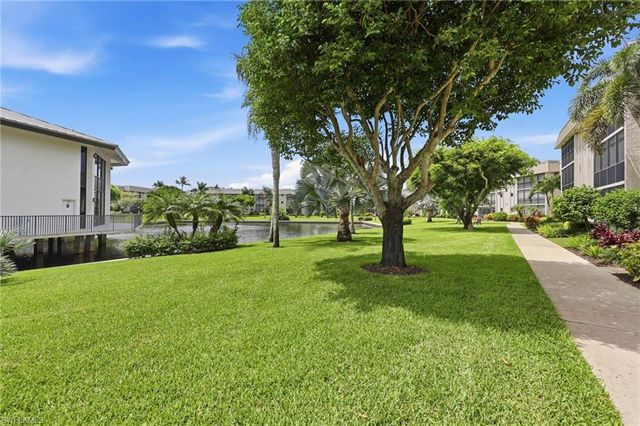 788 Park Shore DR H39, Naples, FL 34103