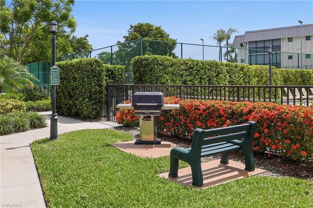 788 Park Shore DR H39, Naples, FL 34103