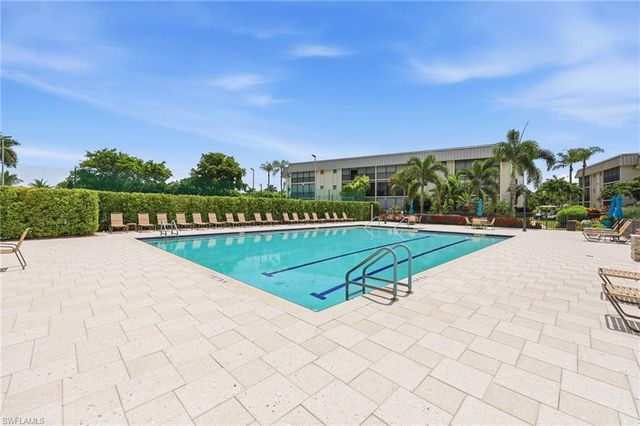 788 Park Shore DR H39, Naples, FL 34103
