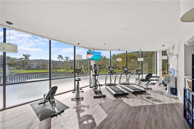 788 Park Shore DR H39, Naples, FL 34103