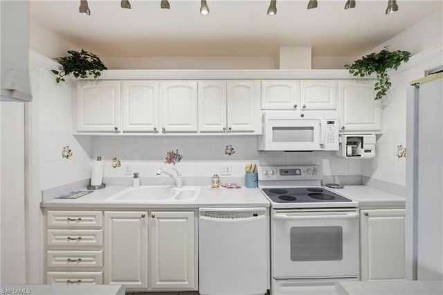 788 Park Shore DR H39, Naples, FL 34103