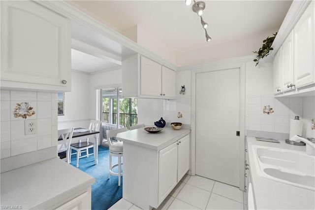 788 Park Shore DR H39, Naples, FL 34103