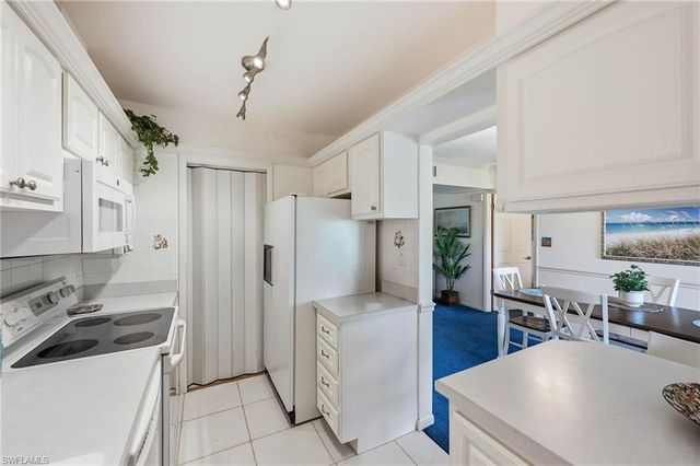 788 Park Shore DR H39, Naples, FL 34103