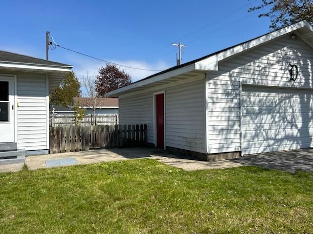 2015 Mary Avenue, Muskegon, MI 49444