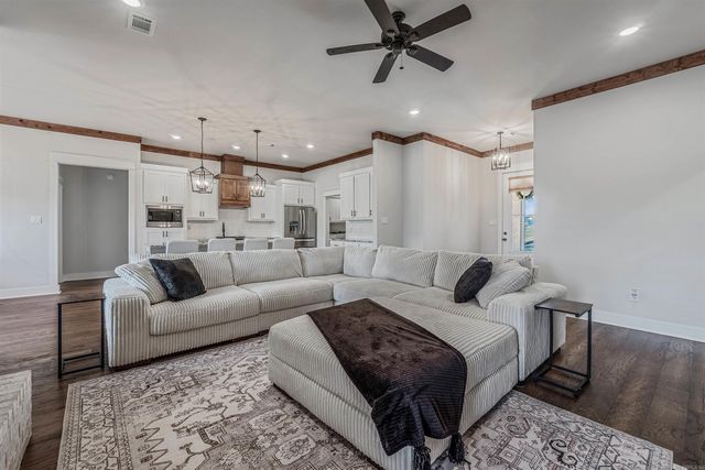 10600 Gunter Loop, Benton, AR 72019