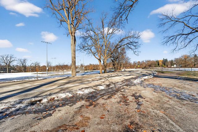 529 Park View DRIVE, Racine, WI 53404