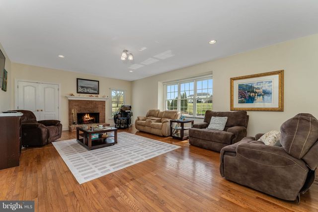 11 BAKER WAY, Pennington, NJ 08534