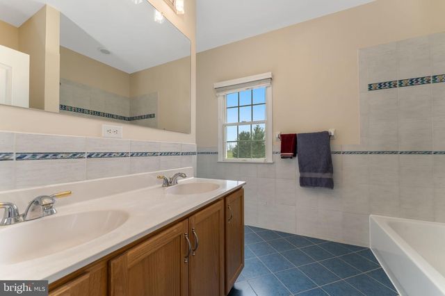 11 BAKER WAY, Pennington, NJ 08534