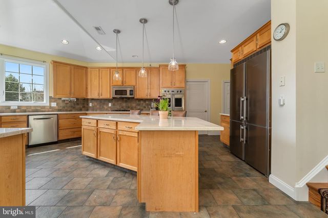 11 BAKER WAY, Pennington, NJ 08534