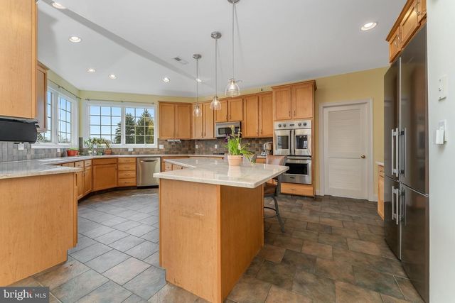 11 BAKER WAY, Pennington, NJ 08534