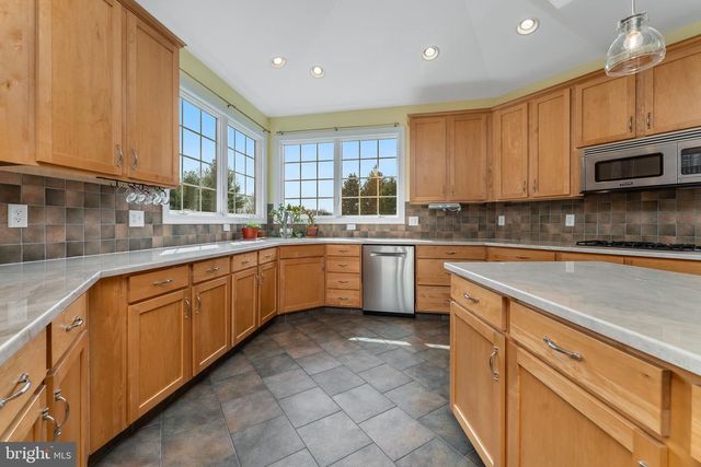 11 BAKER WAY, Pennington, NJ 08534