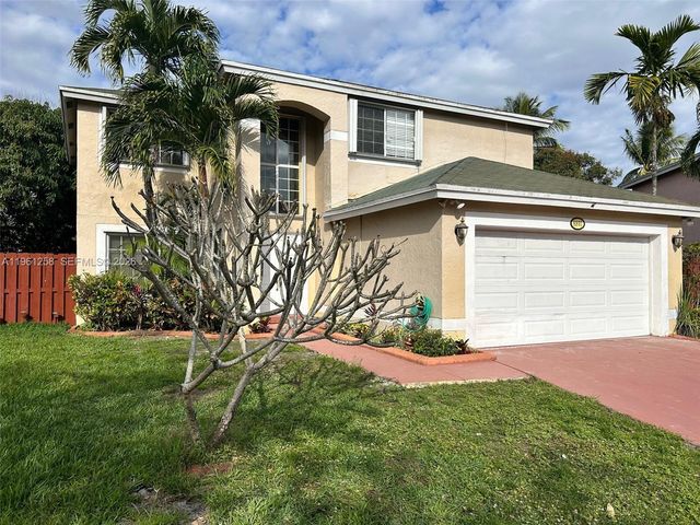 8801 SW 9th Ct, Pembroke Pines, FL 33025