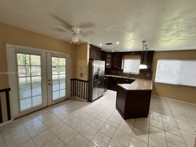 8801 SW 9th Ct, Pembroke Pines, FL 33025