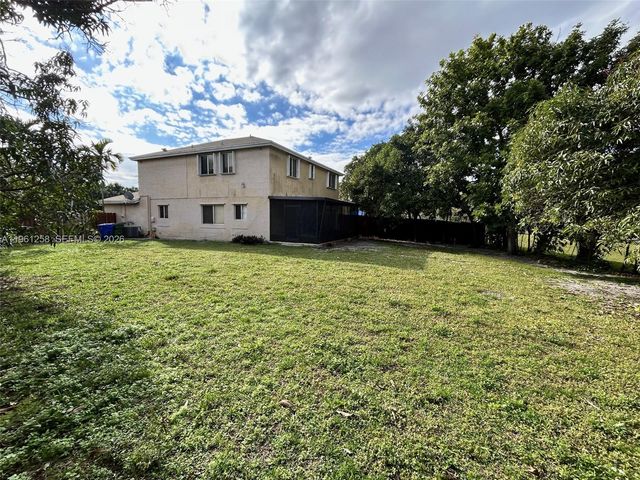 8801 SW 9th Ct, Pembroke Pines, FL 33025