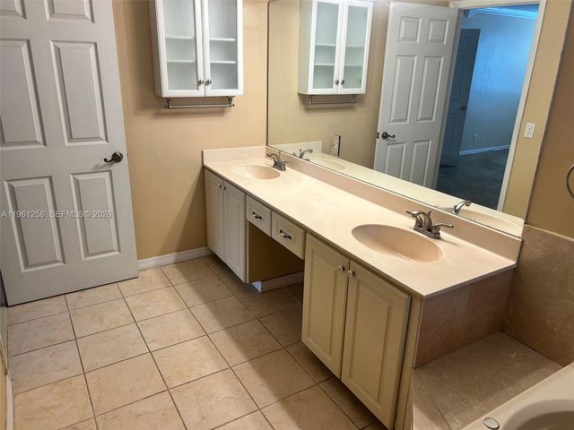 8801 SW 9th Ct, Pembroke Pines, FL 33025