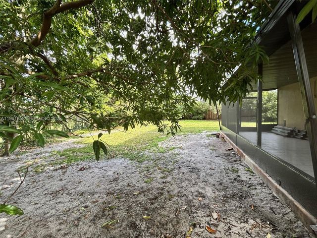 8801 SW 9th Ct, Pembroke Pines, FL 33025