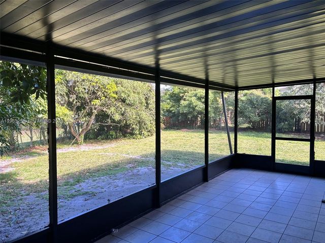 8801 SW 9th Ct, Pembroke Pines, FL 33025