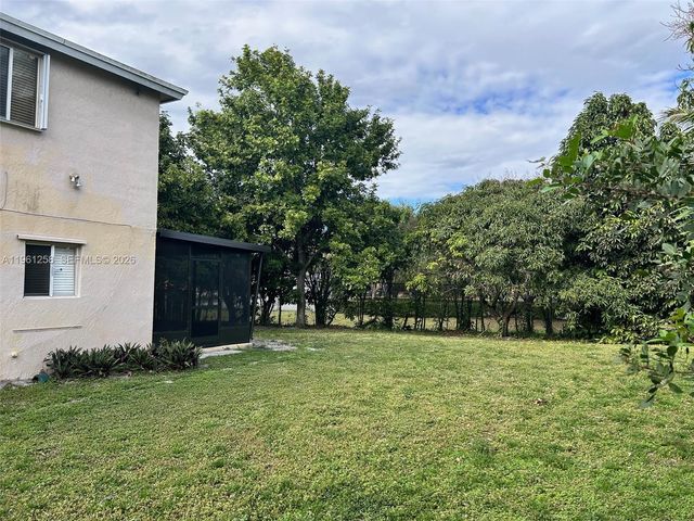 8801 SW 9th Ct, Pembroke Pines, FL 33025