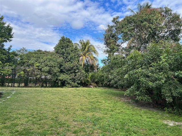 8801 SW 9th Ct, Pembroke Pines, FL 33025