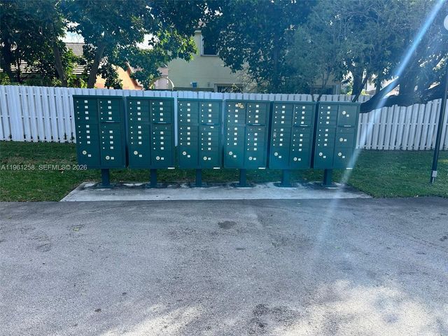 8801 SW 9th Ct, Pembroke Pines, FL 33025